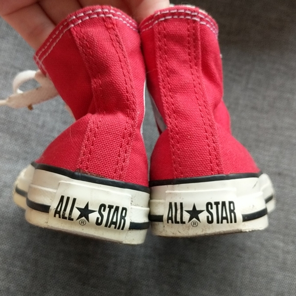 Converse  kids red high tops - Picture 4 of 7